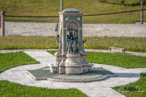 Парк Miniat&uuml;rk - макет на Монумента на площад Таксим (Taksim Monument) в Истанбул